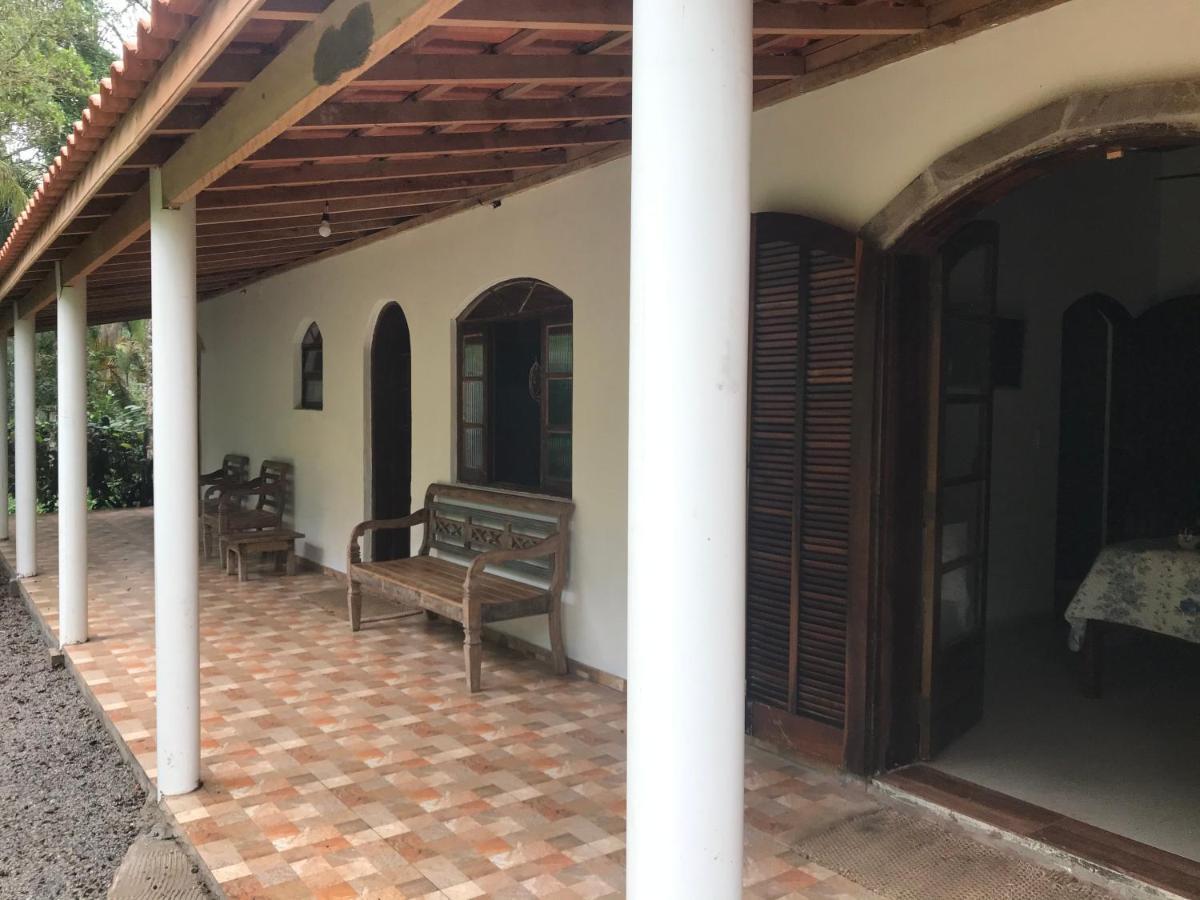 Suites próximo ao rio Jaguareguava em Bertioga Exterior foto