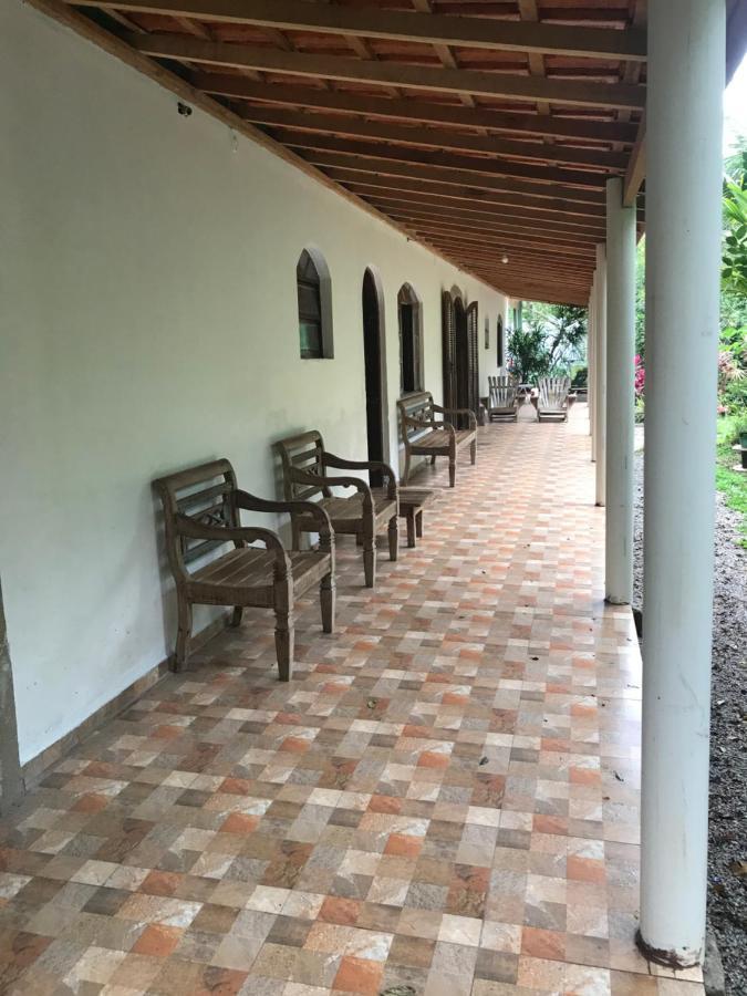 Suites próximo ao rio Jaguareguava em Bertioga Exterior foto