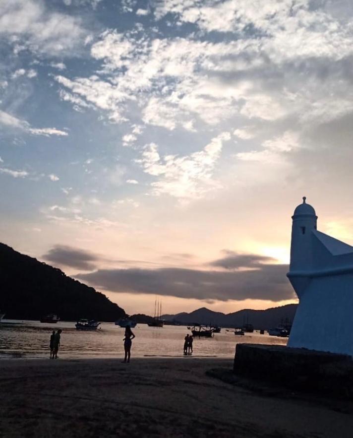 Suites próximo ao rio Jaguareguava em Bertioga Exterior foto