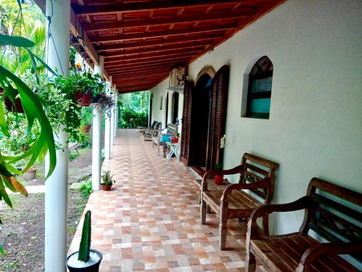 Suites próximo ao rio Jaguareguava em Bertioga Exterior foto